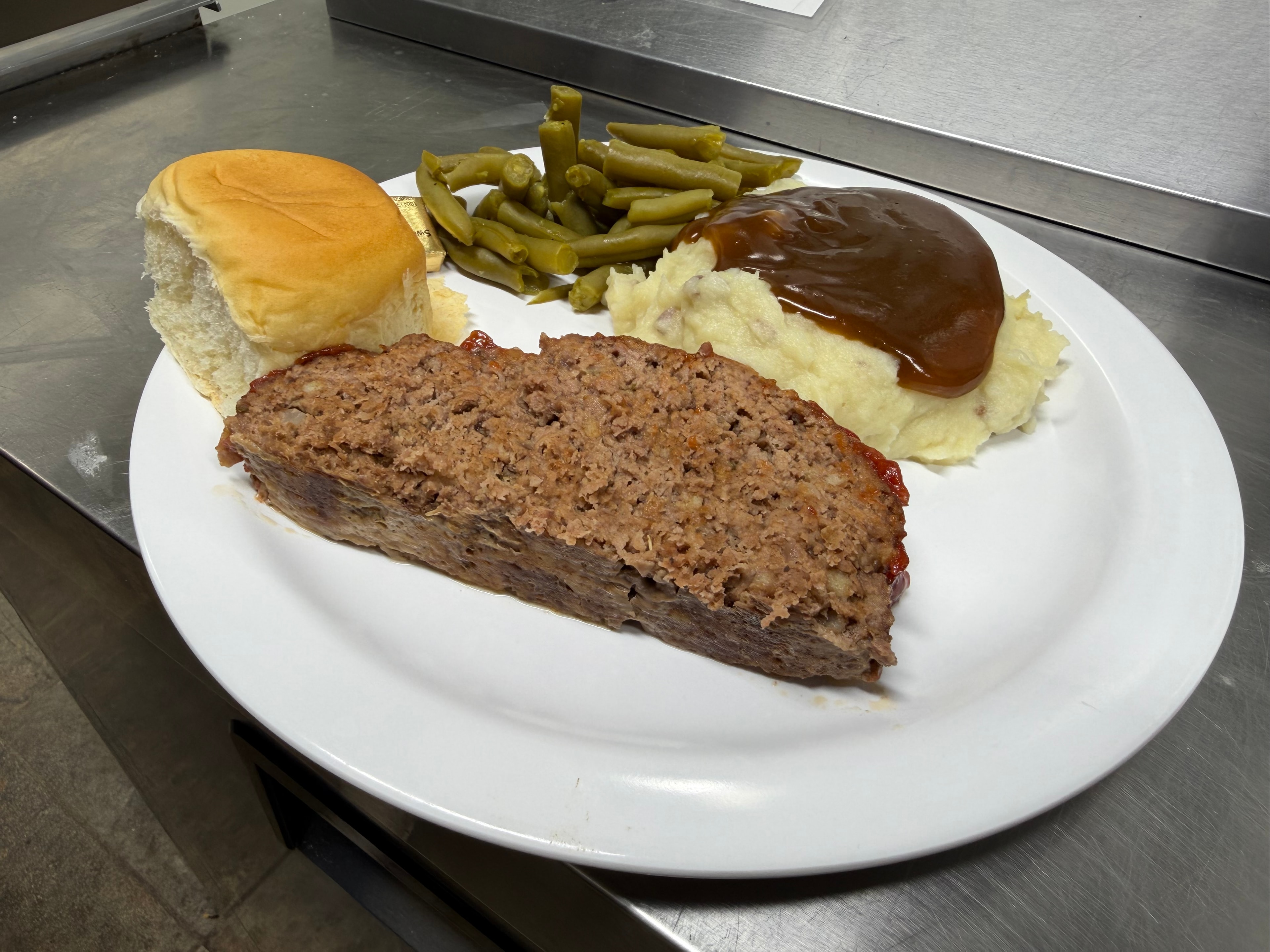 Meatloaf with mashed potatoes and green beans